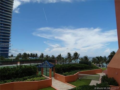 Foto principal - 19333 Collins Ave