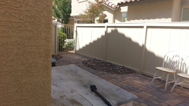 Building Photo - Beautiful SW 4 bedroom home with 2 car garage!
