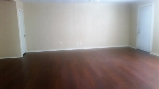 Building Photo - 269 N San Joaquin Ave