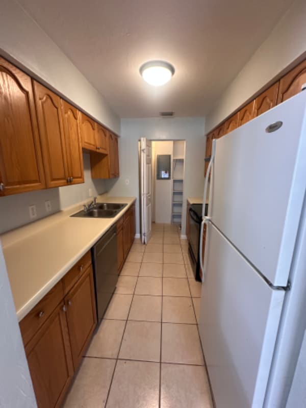 Foto del edificio - 6171 Heather St