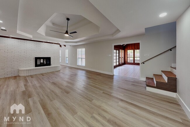 Foto del edificio - 1215 Spring Lake Dr