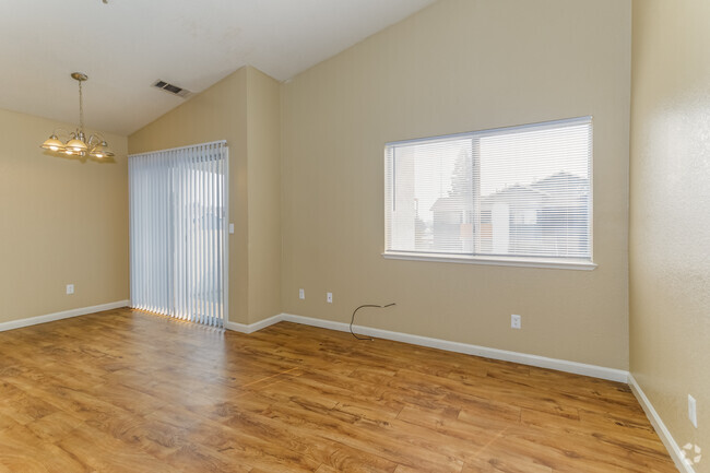 2HAB, 2BA - 820SF - Rosedown Apartments