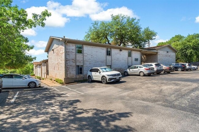 Building Photo - 1304 Summit St