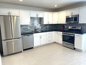 Building Photo - 1967 Plaza del Amo