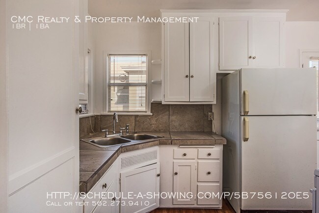 Building Photo - Remodeled, hardwood floor 1 bed/bath