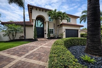 Building Photo - 2461 SE 10th St