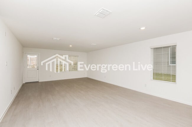 Foto del edificio - 10724 Dusty Rnch Rd