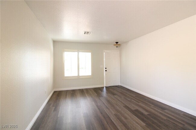 Foto del edificio - 301 Laguna Glen Dr