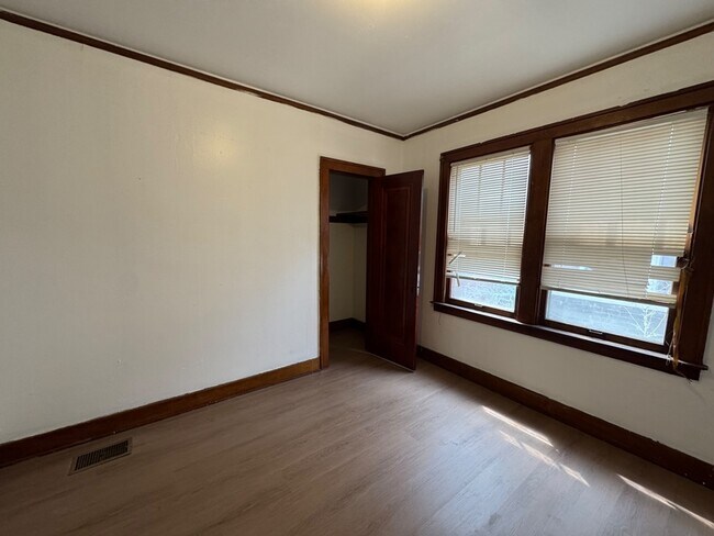 Building Photo - 11125 Cloverlawn Ave