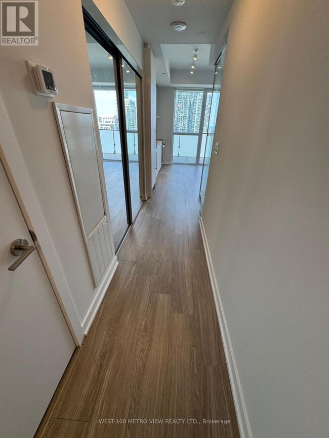 Building Photo - 430-2430 Square One Dr