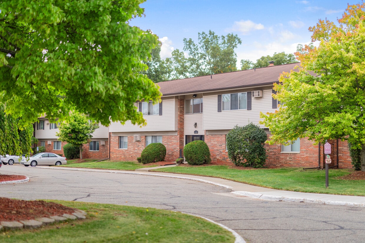 Hillcrest Club Apartments Apartments 12350 Risman Dr Plymouth, MI