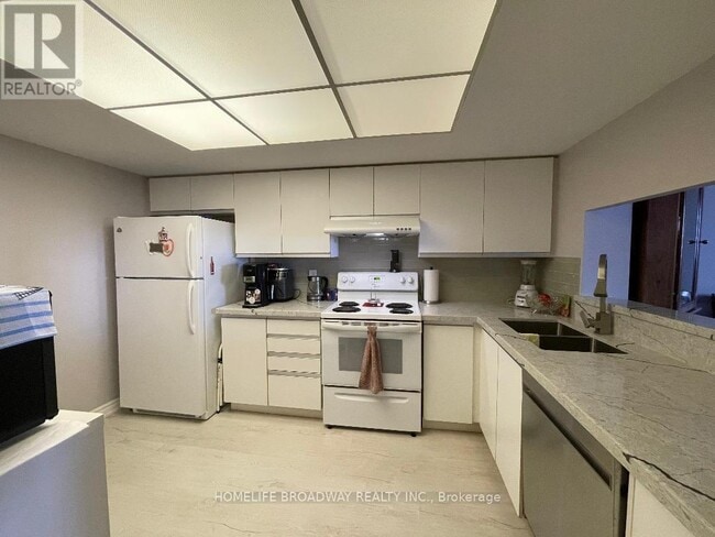 Building Photo - 350 Alton Towers Cir