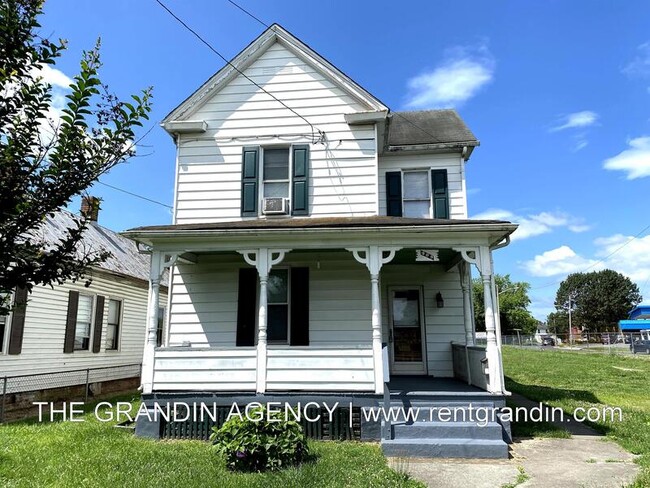 Building Photo - 909 13th St SE