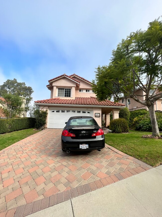 Building Photo - West Ventura - Gorgeous updated three bedr...