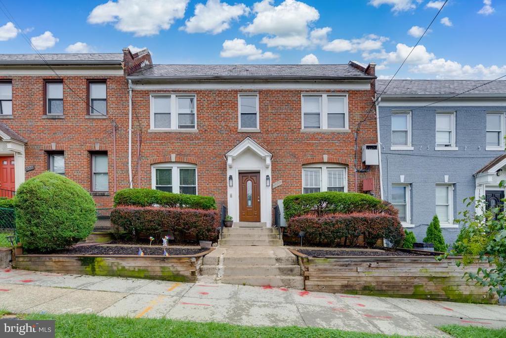 Foto principal - 1333 Adams St NE