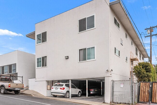 Building Photo - 303 Ola Vista