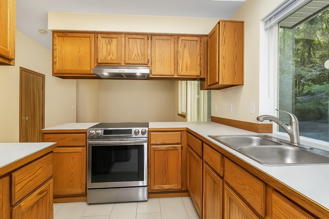 Building Photo - 3 bedroom home in Convenient Silverdale Location!