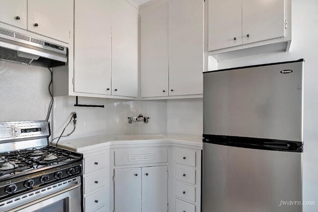 Building Photo - 70 Terra Vista Ave