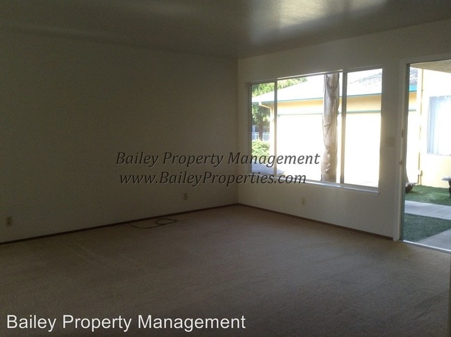 Building Photo - 102 S Morrissey Ave