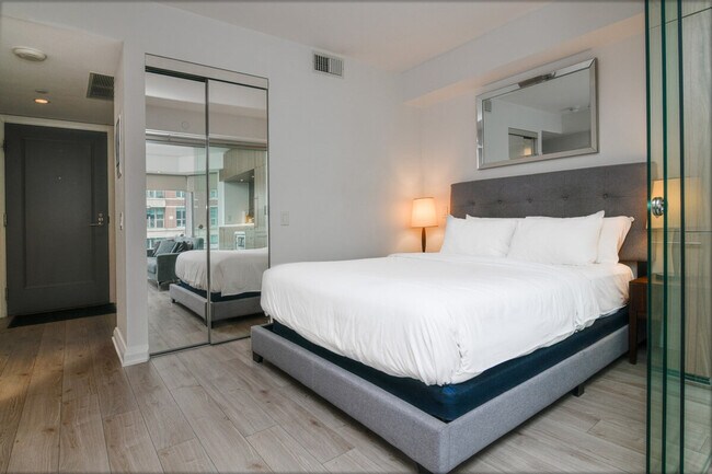 Photo du bâtiment - 155 Yorkville Ave