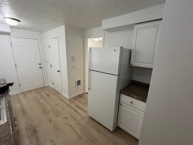 Foto del edificio - 4833 Future Rd NE