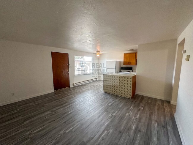Building Photo - 1 Bedroom Unit in Tacoma! *MOVE IN SPECIAL...