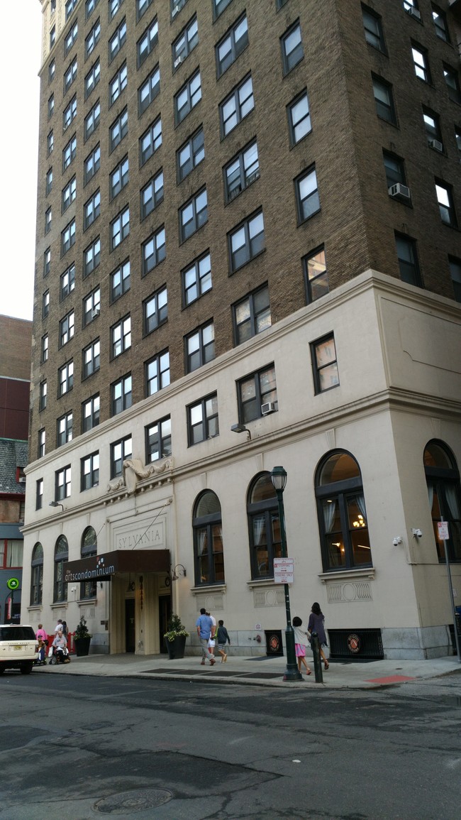 Building Photo - 1324 Locust St
