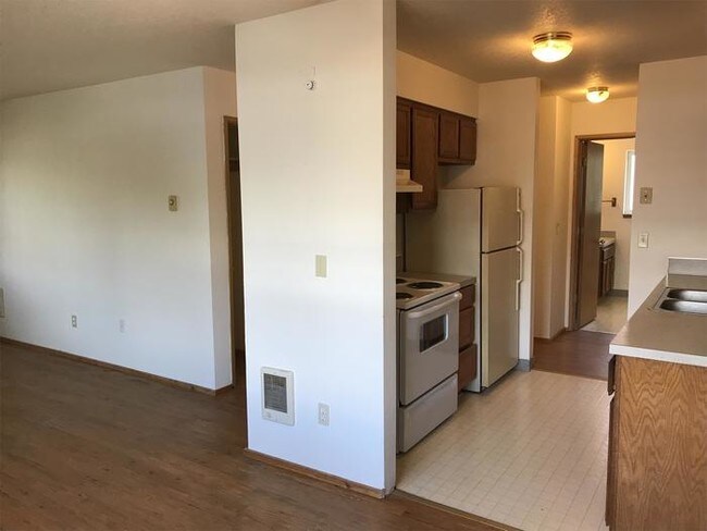 Building Photo - 600 SE 175th Pl