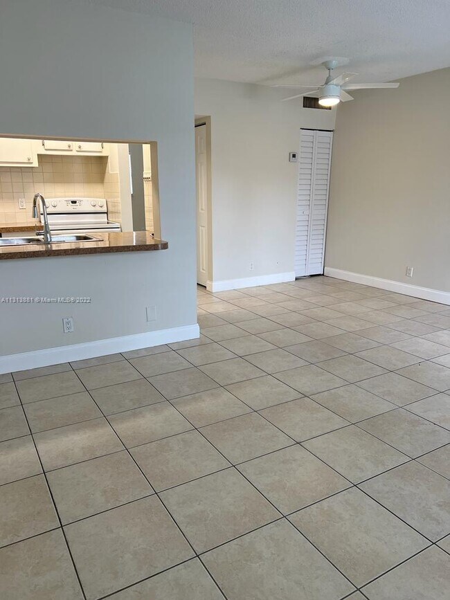 Foto del edificio - 1470 N Dixie Hwy