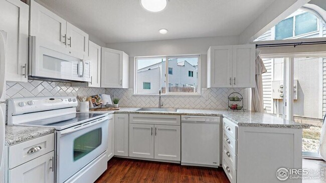Building Photo - Spacious, Light-Filled Townhome in Fort Collins | 4-Bedroom Available This August