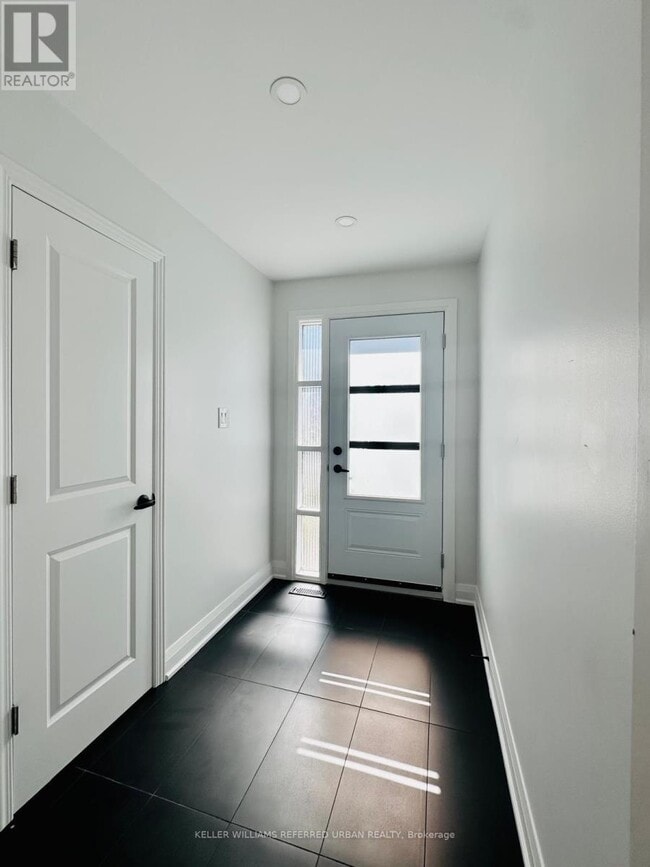Building Photo - 906 Marinet Crescent