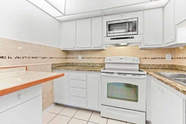 Foto del edificio - 345 W Laurel Dr