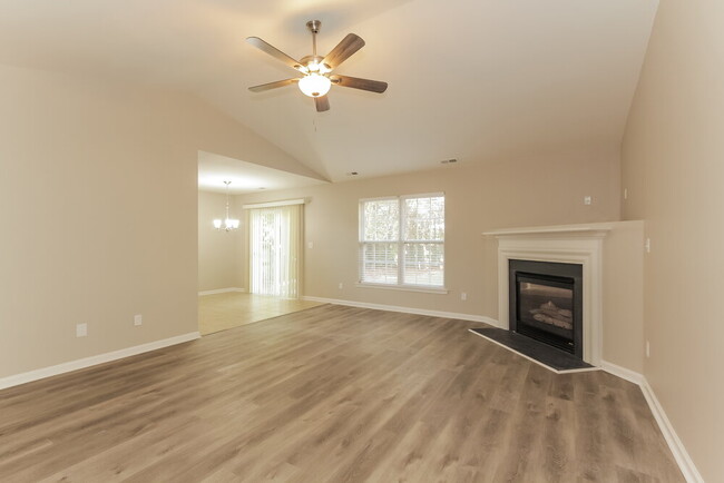 Foto del edificio - 460 Riverglen Dr NW