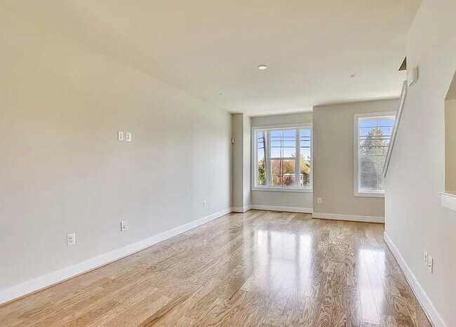 Foto del edificio - 12608 Layhill Rd