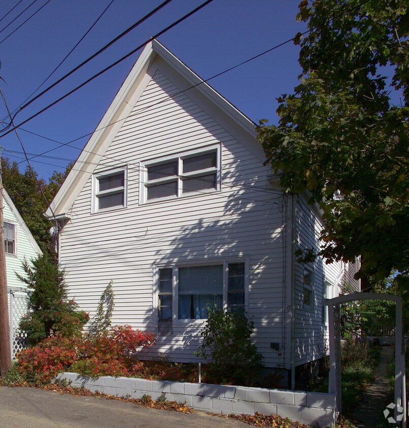 Building Photo - 17 Alden St