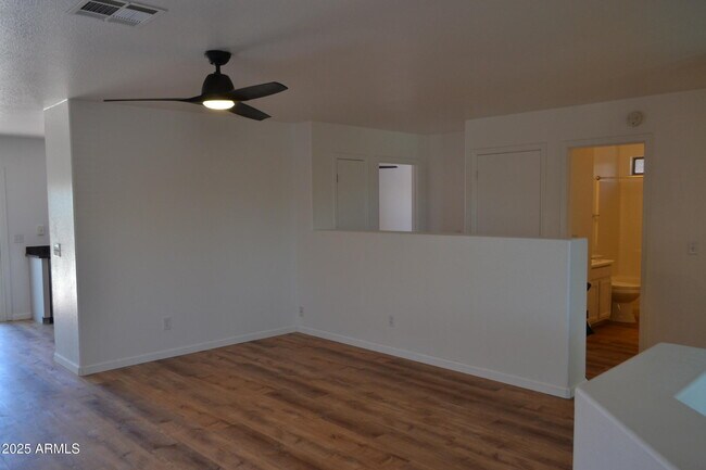 Foto del edificio - 976 E Greenlee Ave
