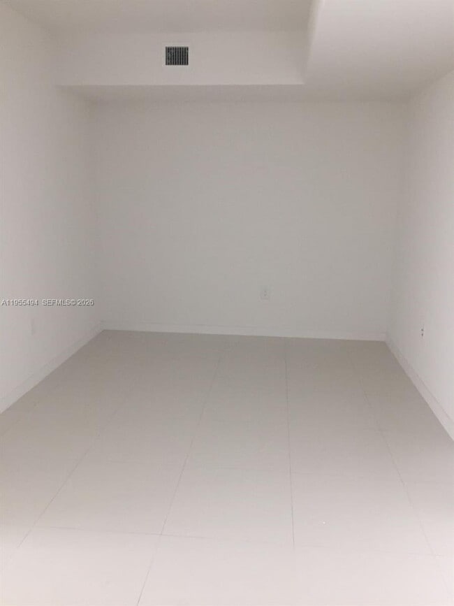 Foto del edificio - 7751 NW 107th Ave