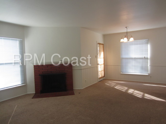 Foto del edificio - 218 N Evergreen St