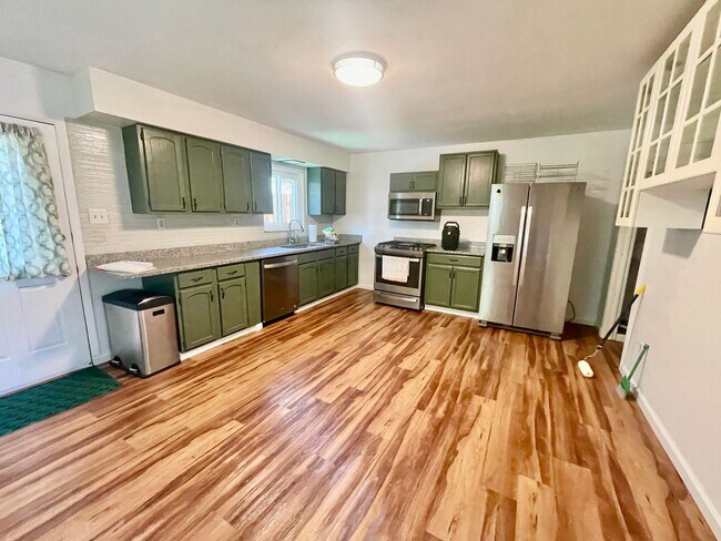 Foto del edificio - 3 Bed 1 Bath- Pittsburgh PA