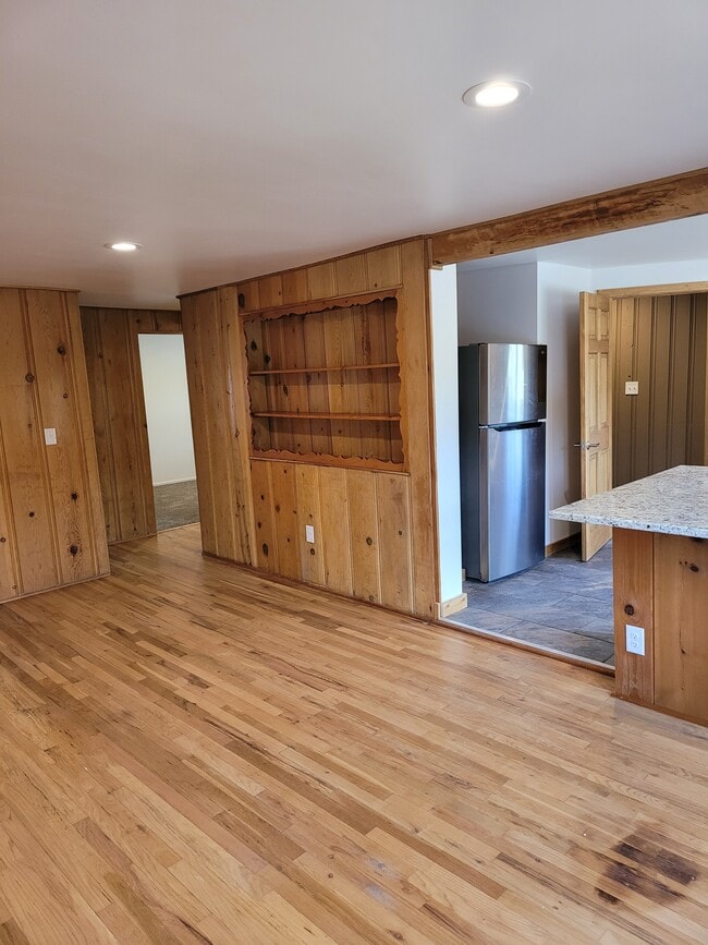 Building Photo - 26371 Hilltop Dr