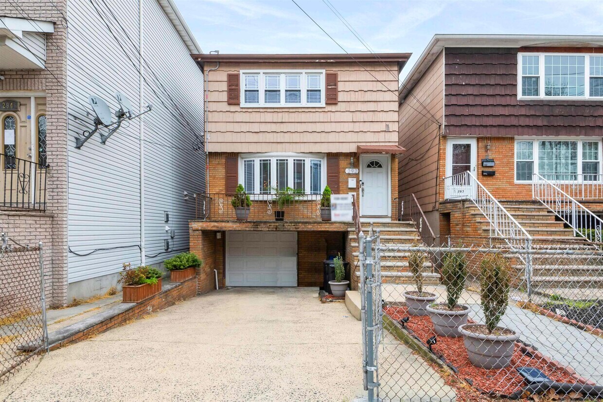 292 Randolph Ave Unit 1, Jersey City, NJ 07304 Condo for Rent in