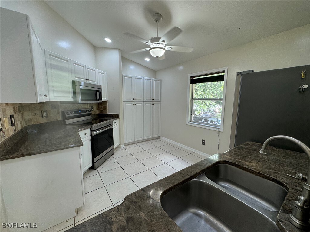 Primary Photo - 12301 Notting Hill Ln