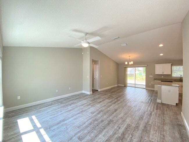 Foto del edificio - Custom Home - Desirable SE Ocala Neighborhood 3/2/2 **Won't Last**