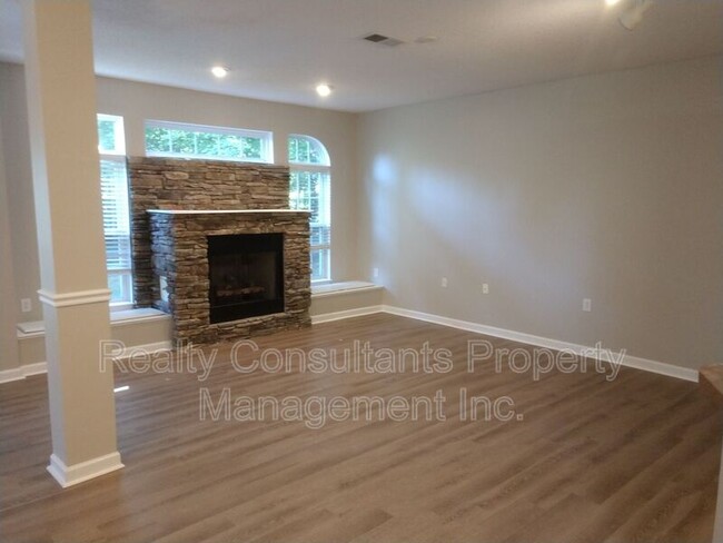 Building Photo - 3003 Greystone Pt