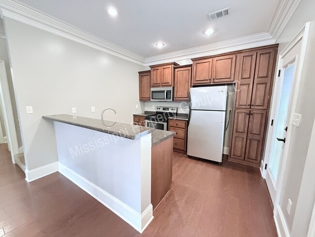 Building Photo - 131 Falls Grove Drive