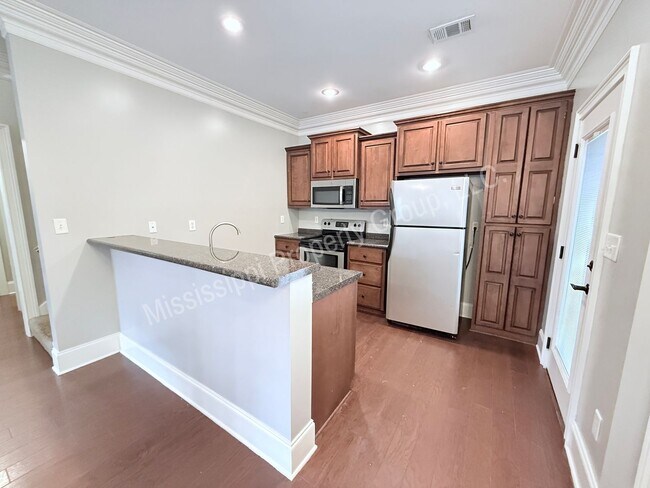 Foto del edificio - 131 Falls Grove Drive
