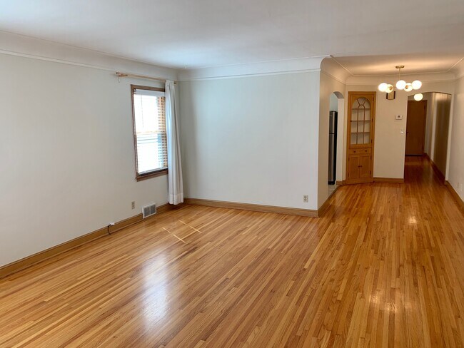 Foto del edificio - 4500 Beard Ave S