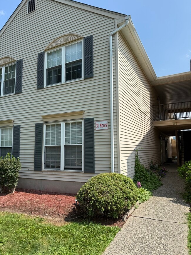 Building Photo - 31 Moore Ln