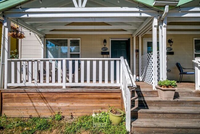Building Photo - Amazing Duplex in NoPo