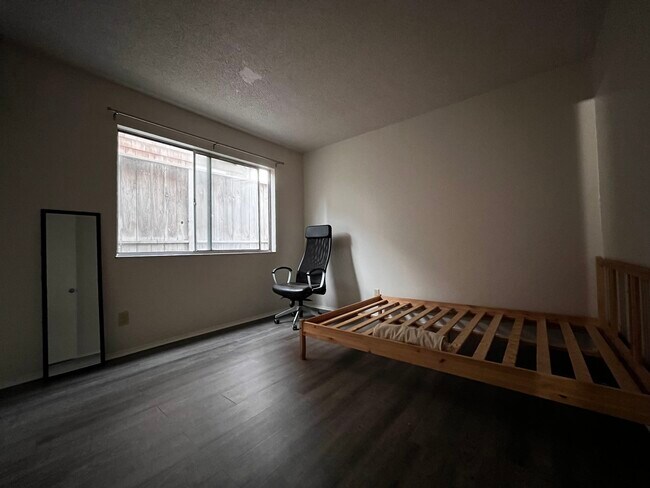 Bedroom (S) - 1347 Hearst Ave